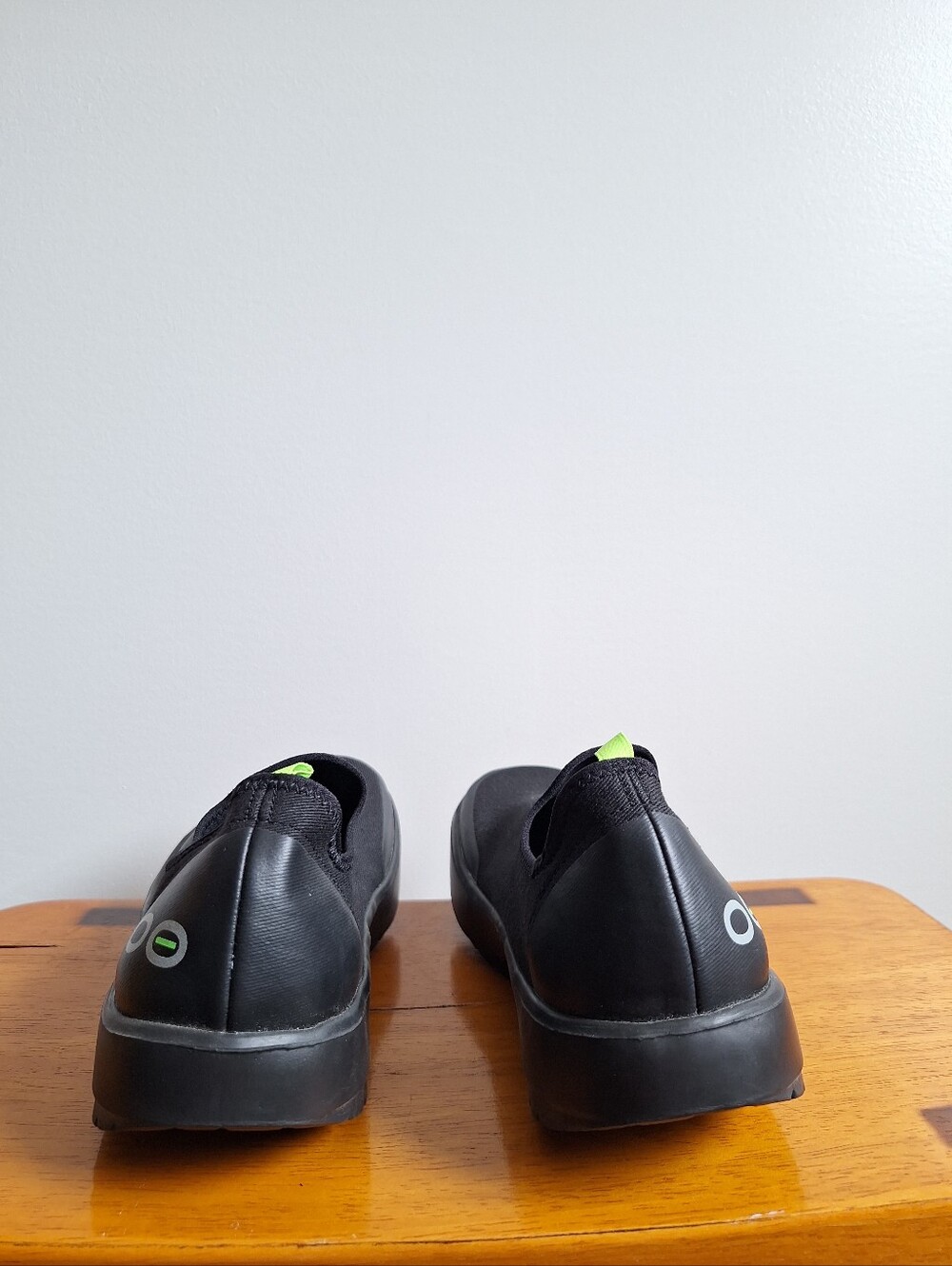 OOFOS OOmg eeZee Low Recovery Shoe - Women’s Size 9W - Picture 3 of 12